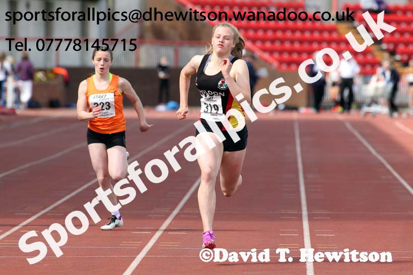 Girls under-15s 100 metres, North Eastern Track and Field Champs, Gateshead Stadium. Photo: David T. Hewitson/Sports for All Pics
